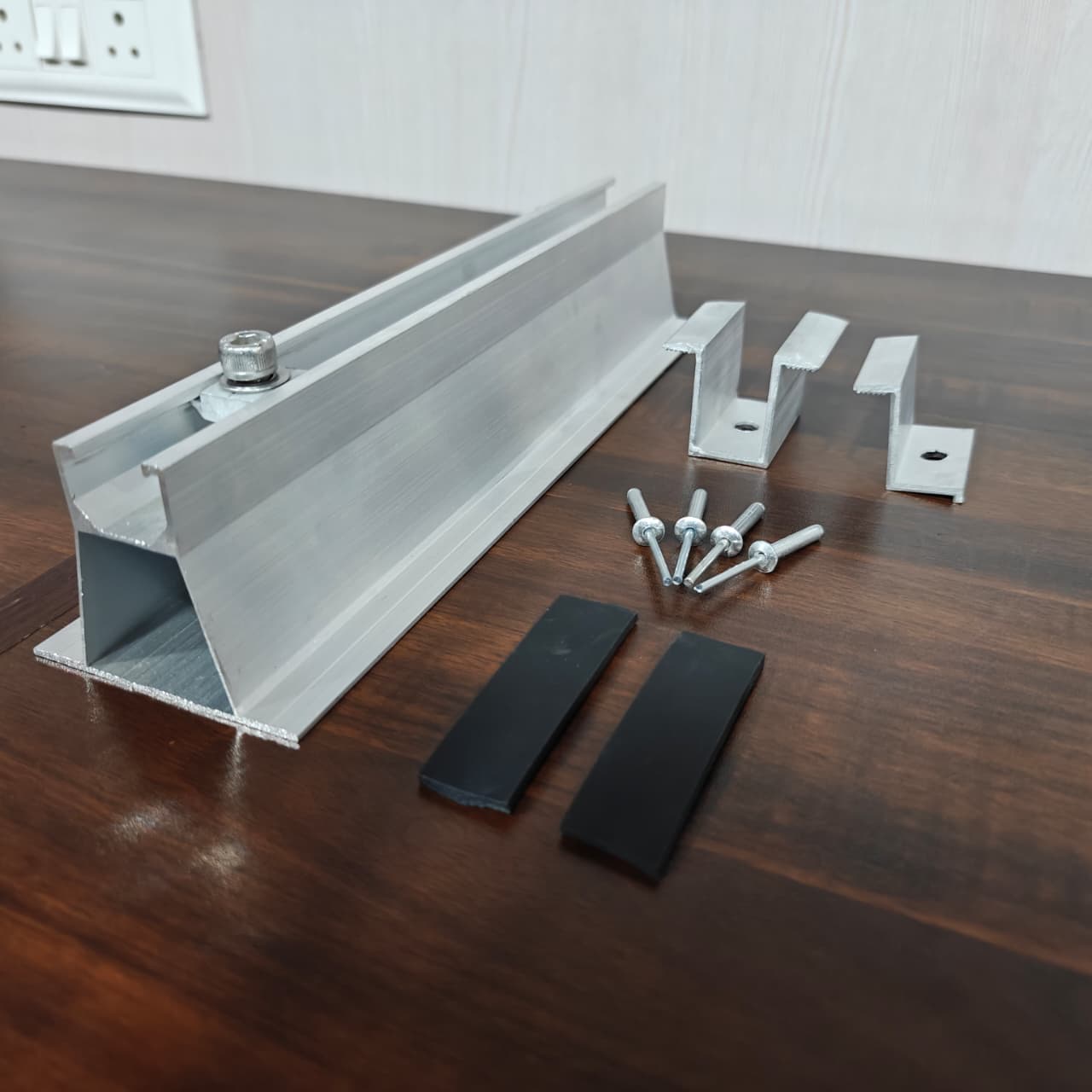 60mm Aluminium Rail